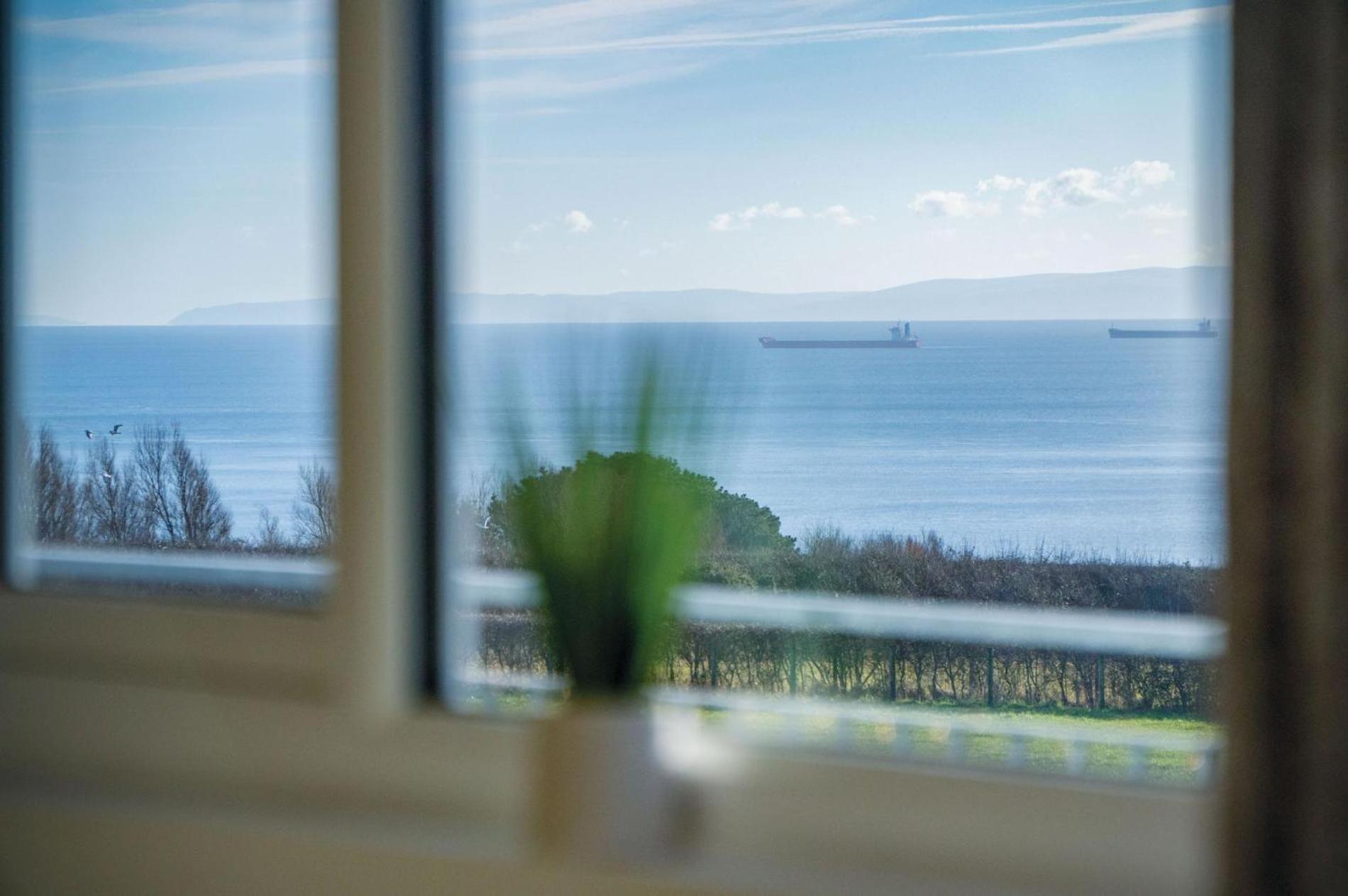The Penthouse - 1 Bedroom Apartment - Ocean Breeze Port Eynon Bagian luar foto