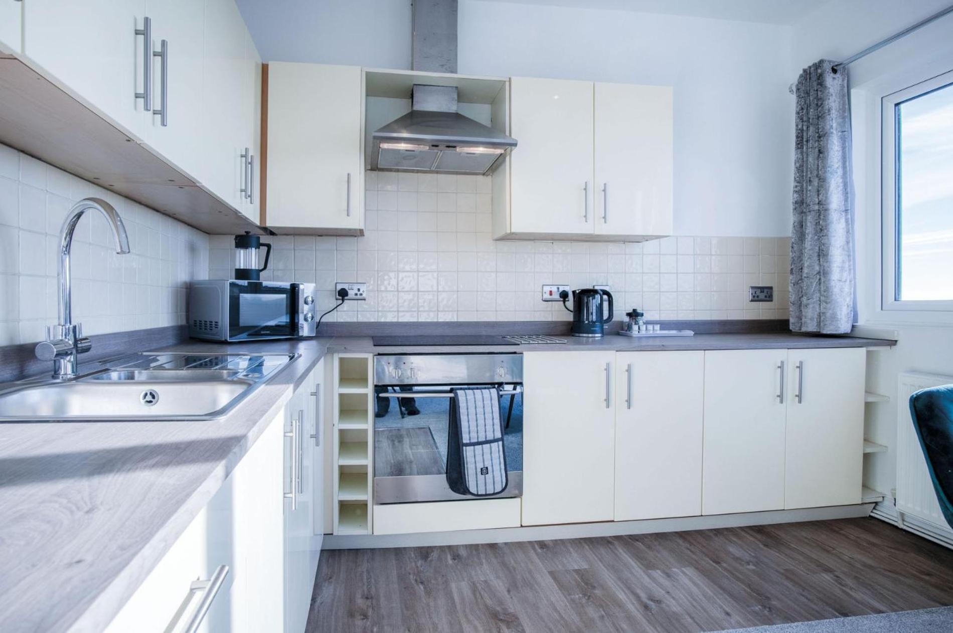 The Penthouse - 1 Bedroom Apartment - Ocean Breeze Port Eynon Bagian luar foto