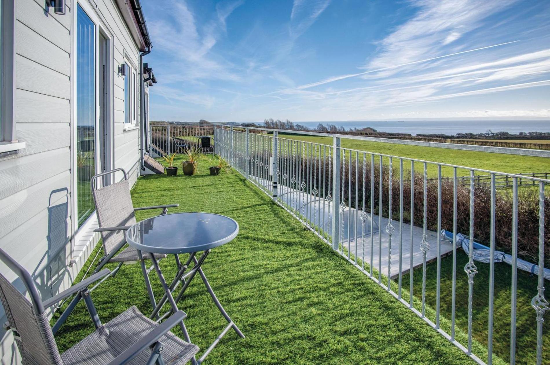 The Penthouse - 1 Bedroom Apartment - Ocean Breeze Port Eynon Bagian luar foto