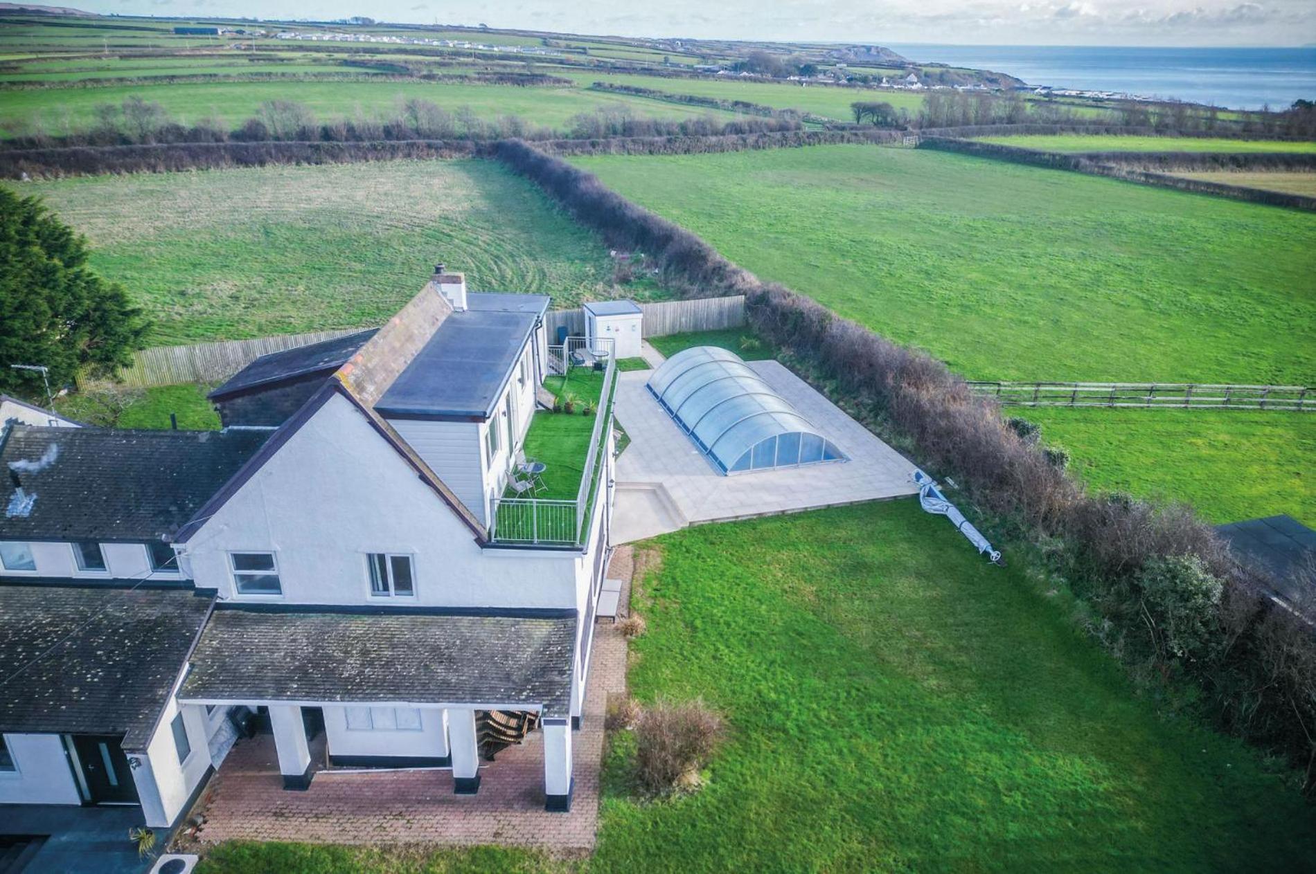 The Penthouse - 1 Bedroom Apartment - Ocean Breeze Port Eynon Bagian luar foto
